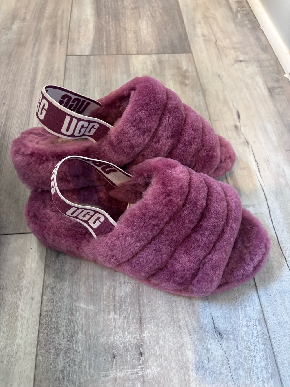 UGG Fluff Slide Sandal - Mulberry Plush